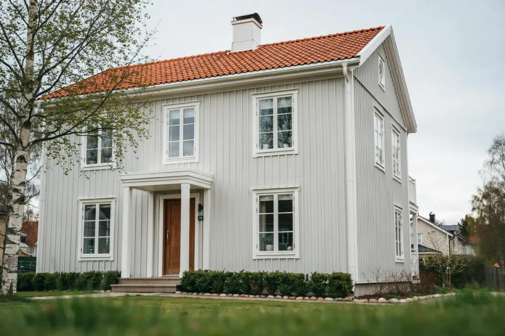 fasadrenovering och f nsterbyte p villa i orminge